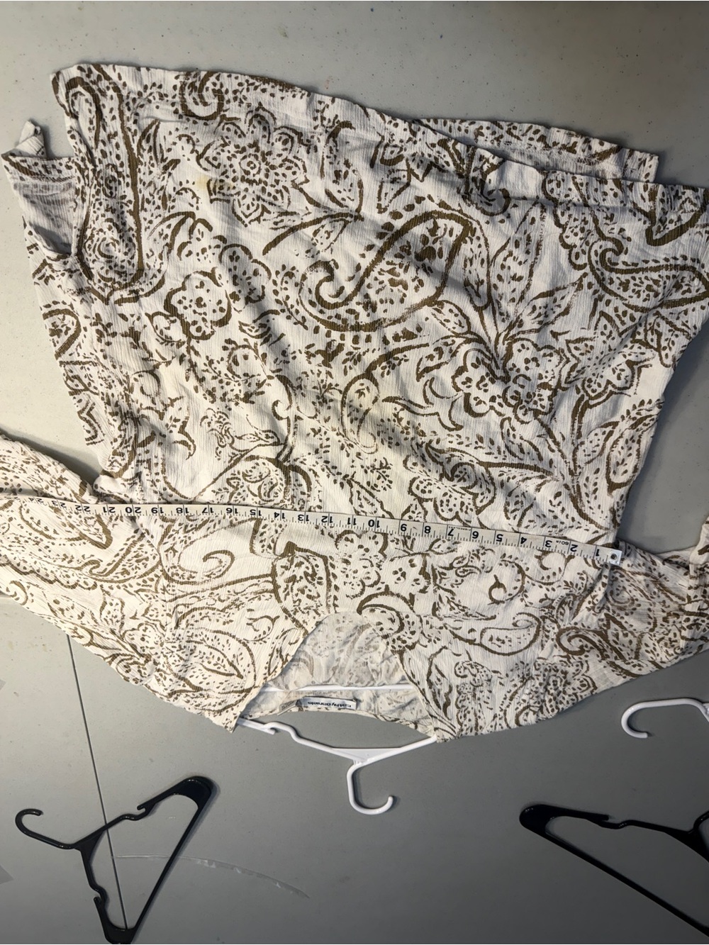Cathy Daniels Cream and Olive Paisley V-Neck Women's Top 1X - Picture 4 of 7